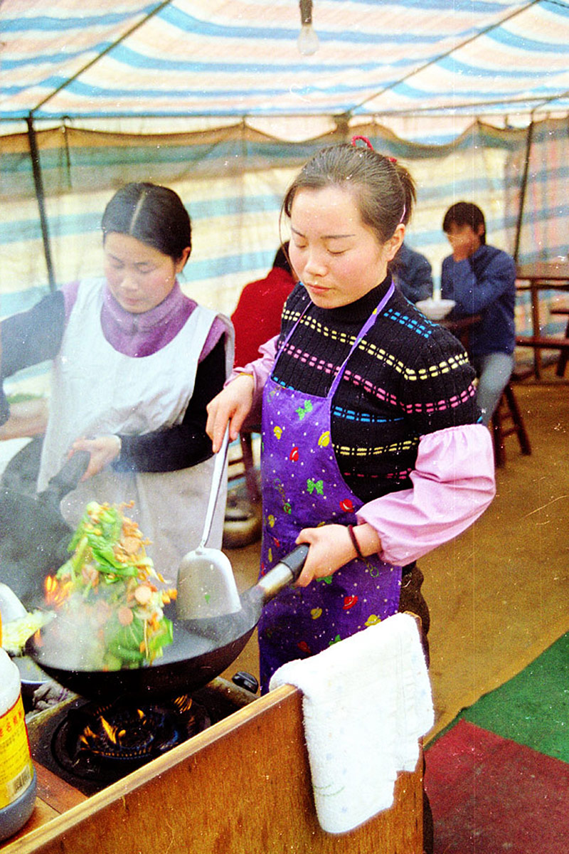 She was an angel. Lard fat fried $0.30 dinner in a rice field by school - Sean in China Blog | SeanRose.com