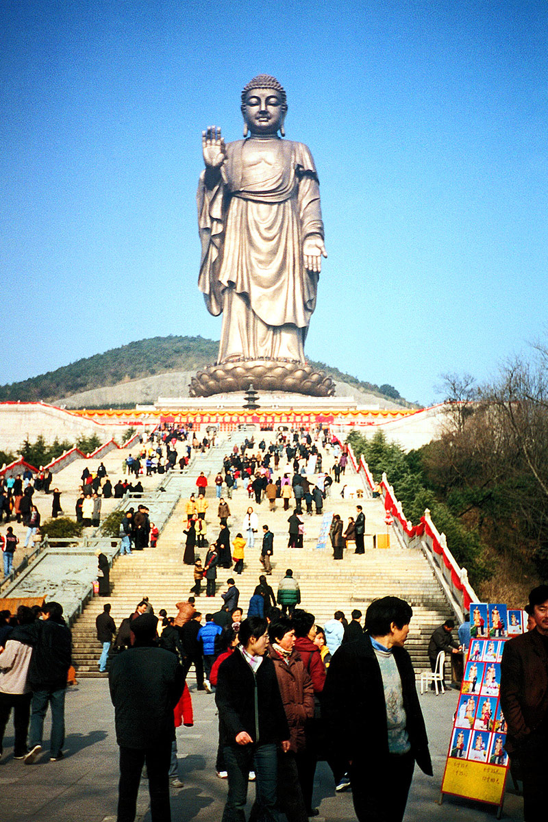 The Big Buddha (dots at feet are people) on lake Taihu - Sean in China Blog | SeanRose.com