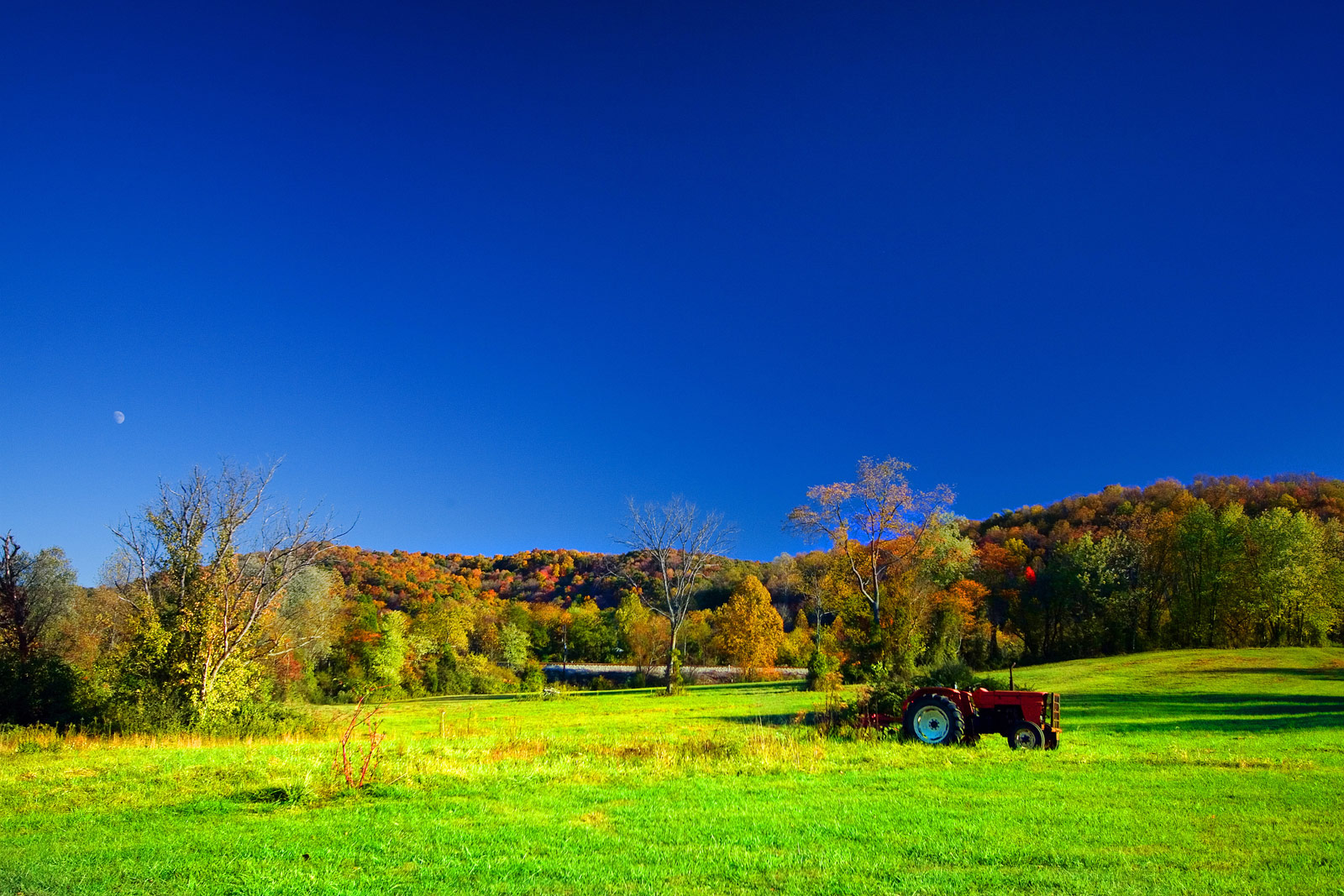 Farm scene on a beautiful day outside St. Albans WV - Landscape Photography | SeanRose.com